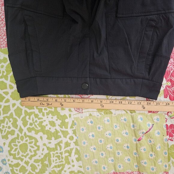 Athleta Women's Black Cargo Casual 4" Inseam Outdoor Hiking Short Size 6 - Picture 3 of 9